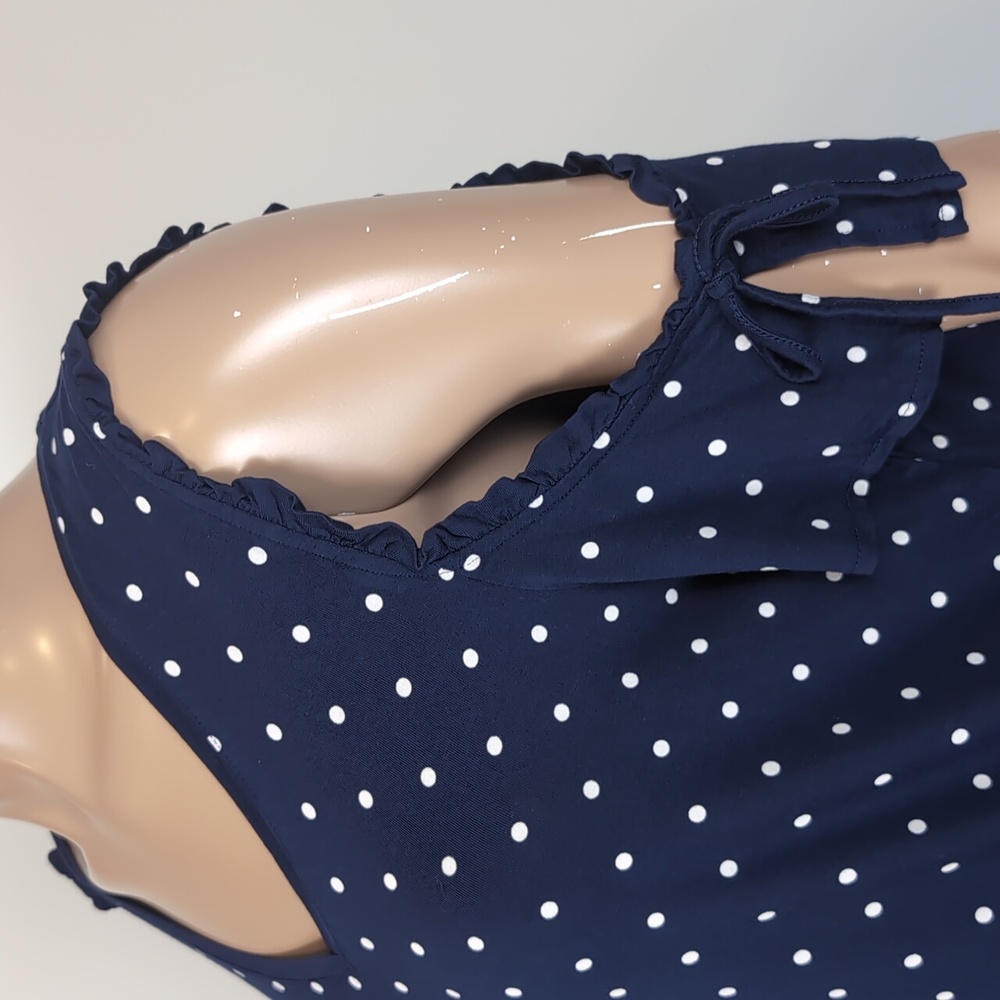 💠 REITMANS Cold Shoulder Polka Dot Top Ruffle Short Sleeve Vneck Navy Blouse - Picture 4 of 9
